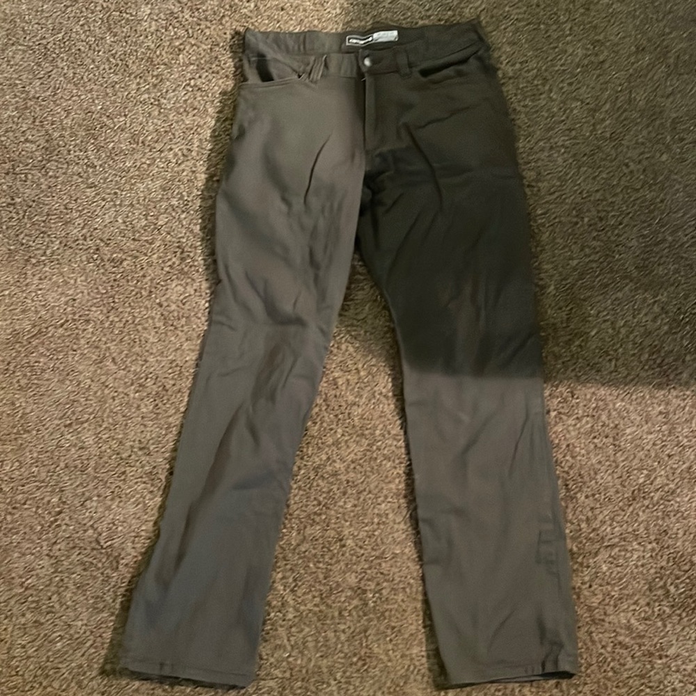 Men’s Carhartt work pants, size 32 x 32 relaxed fit- like new!